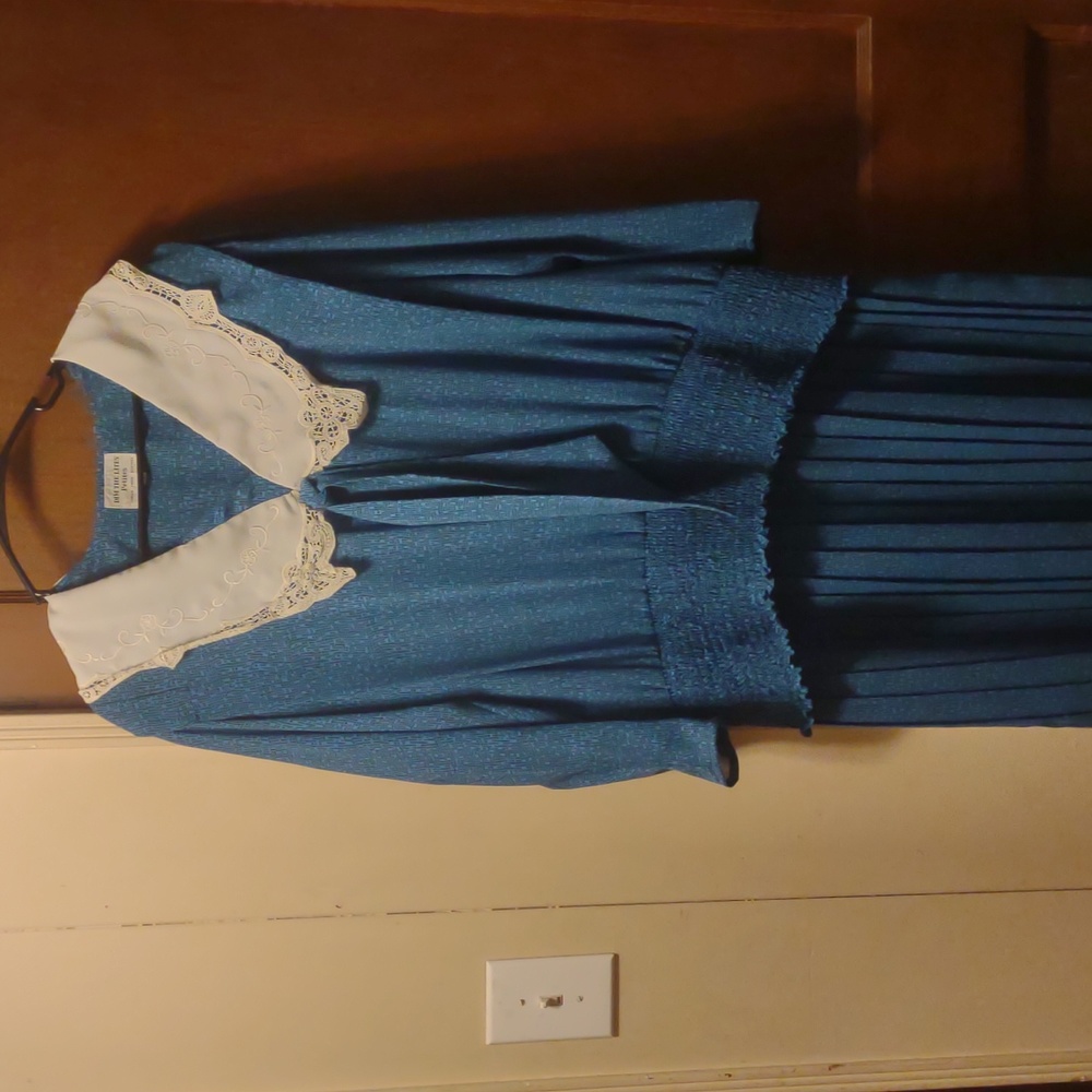 Dim the lites vintage 80s pleated chiffon smocked dress lace crochet bib sz 16